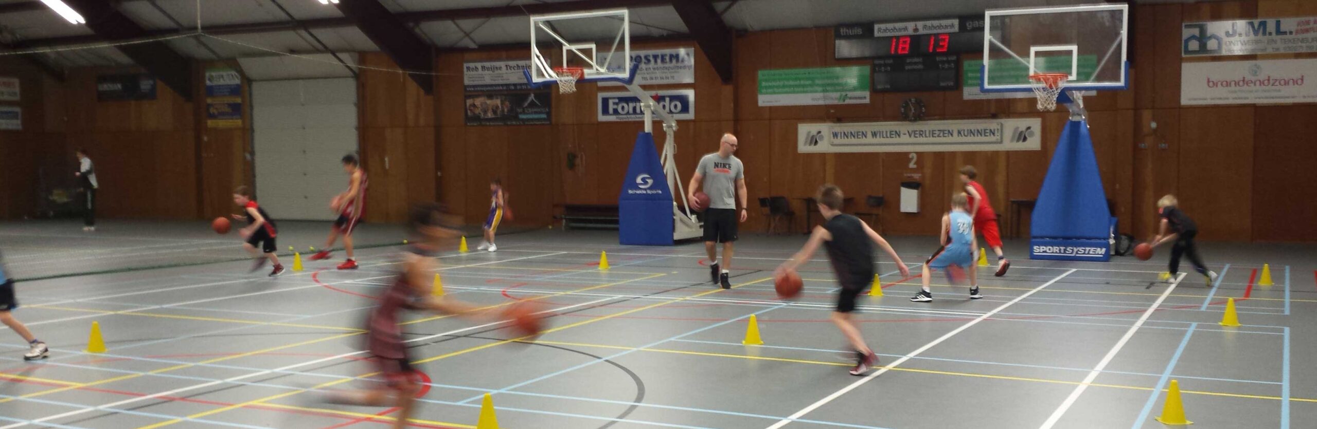 Basketbal in sporthal spelen - Basketbalverenigin - Volleybal hal - Sportcentrum Wieringen - Zaalhuur - Westerland - Hippolytushoef - Den Oever - Sportaccommodatie